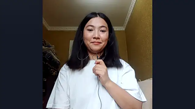 LinneaHyles online show from 10-27-25, 05:52