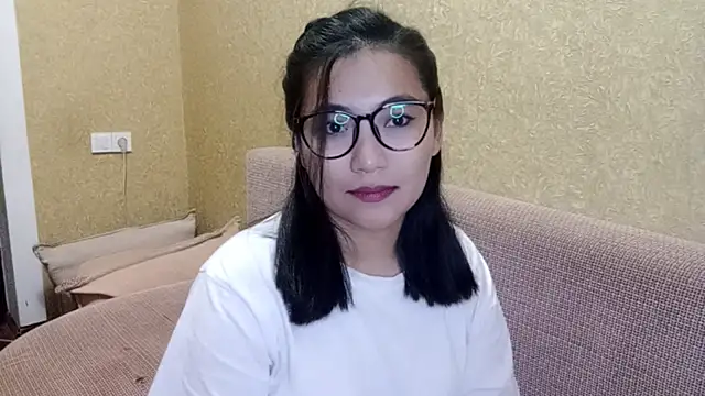 LinneaHyles online show from 12-01-25, 01:01