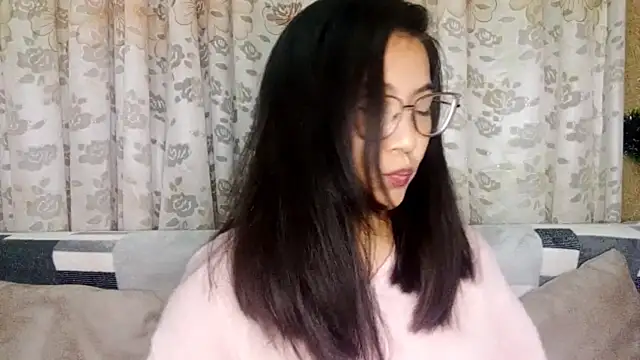 LinneaHyles online show from 12-22-25, 03:45