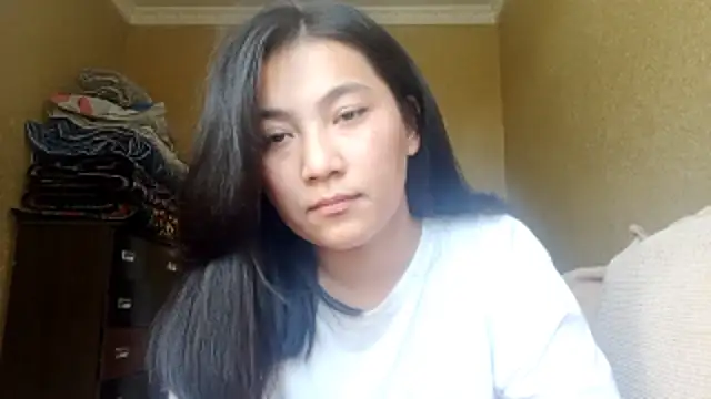 LinneaHyles online show from 10-29-25, 06:34