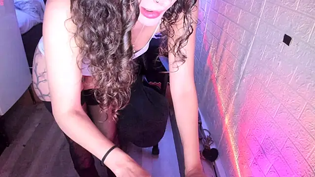 Snapshot of MartesBratty chatting on 02-16-26, 09:56 MartesBratty online show from 02-16-26, 09:56