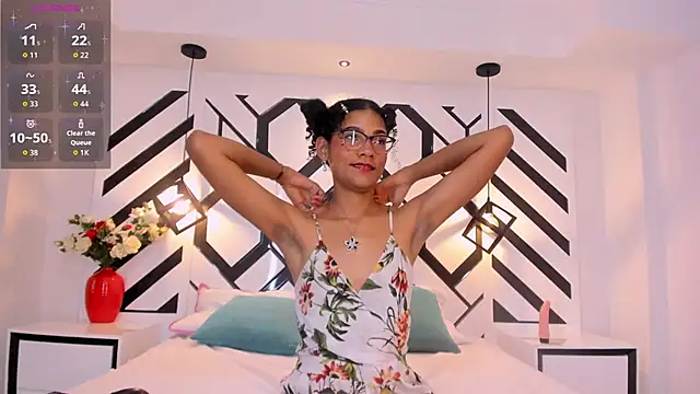 AuroraPinkk online show from 12-15-25, 11:10