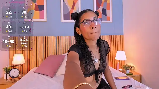 AuroraPinkk online show from 12-17-25, 01:49