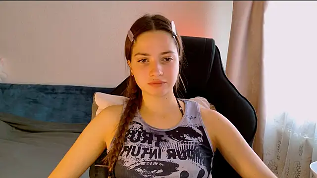 Snapshot of KiraVair chatting on 07-22-26, 09:33 KiraVair online show from 07-22-26, 09:33