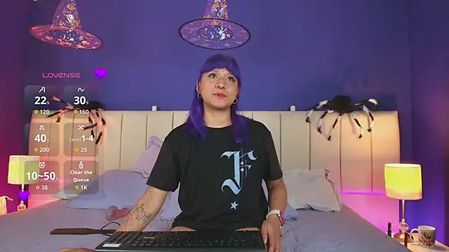 LuanEter online show from 10-26-25, 01:44