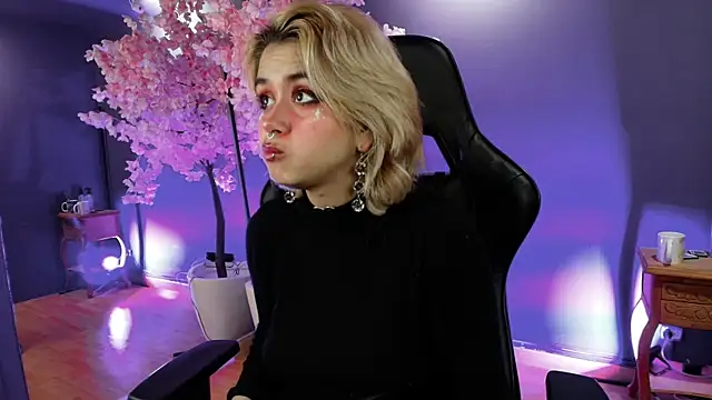 Navier   online show from 11-05-25, 02:42