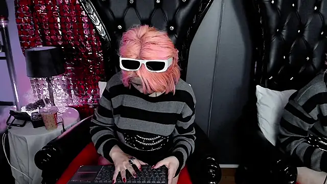 Navier   online show from 01-11-26, 02:24