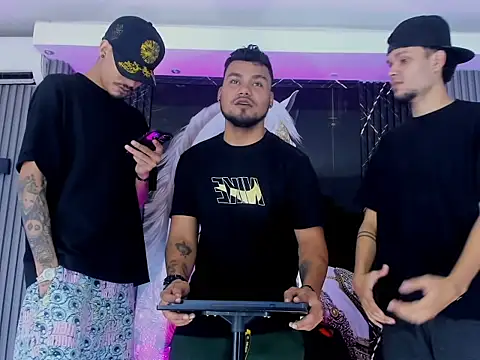 handsome boys22 online show from 12-20-25, 12:41