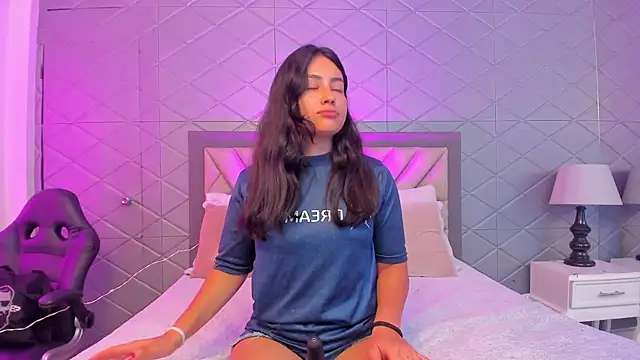 ViolettRouse online show from 12-17-25, 05:40