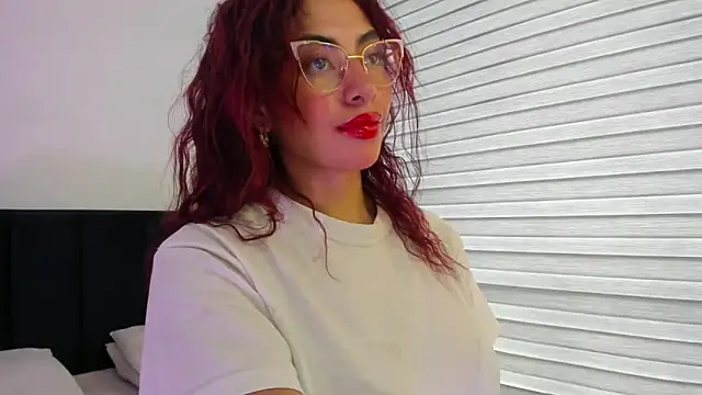 Snapshot of melanie_roux__ chatting on 06-05-26, 06:46 melanie roux online show from 06-05-26, 06:46