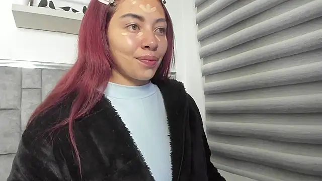 melanie roux   online show from 06-19-26, 03:45