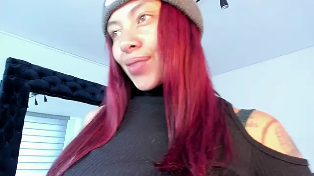 Snapshot of melanie_roux__ chatting on 05-27-26, 12:23 melanie roux online show from 05-27-26, 12:23