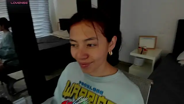 Snapshot of melanie_roux__ chatting on 05-06-26, 12:20 melanie roux online show from 05-06-26, 12:20