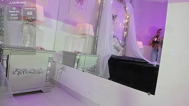 MiaCassel online show from 10-26-25, 12:27