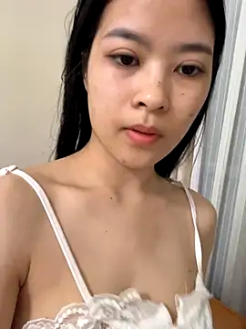 Minhee22 online show from 10-26-25, 05:57