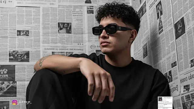 Snapshot of jhon_mendoza_ chatting on 10-27-25, 02:51 jhon mendoza  online show from 10-27-25, 02:51