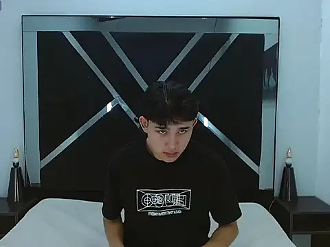 Tom 0001 online show from 12-16-25, 12:53