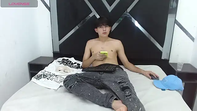 Tom 0001 online show from 10-30-25, 07:44