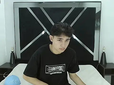 Tom 0001 online show from 12-17-25, 12:32