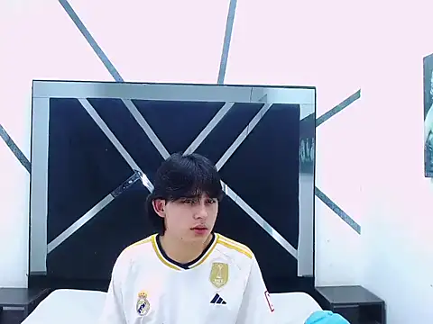 Tom 0001 online show from 10-29-25, 09:25