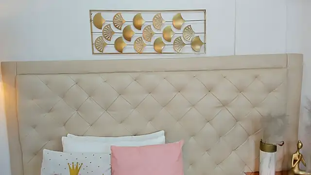 lucia lorenz online show from 11-26-25, 11:32