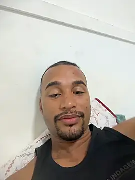 Snapshot of casalbrhot25 chatting on 10-26-25, 04:24 casalbrhot25 online show from 10-26-25, 04:24