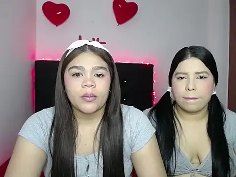 Snapshot of 2moons_full_of_love chatting on 02-17-26, 05:27 2moons full of love online show from 02-17-26, 05:27