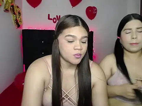 Snapshot of 2moons_full_of_love chatting on 02-15-26, 05:19 2moons full of love online show from 02-15-26, 05:19