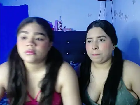 Snapshot of 2moons_full_of_love chatting on 11-20-25, 12:11 2moons full of love online show from 11-20-25, 12:11