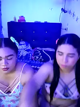Snapshot of 2moons_full_of_love chatting on 11-05-25, 10:46 2moons full of love online show from 11-05-25, 10:46