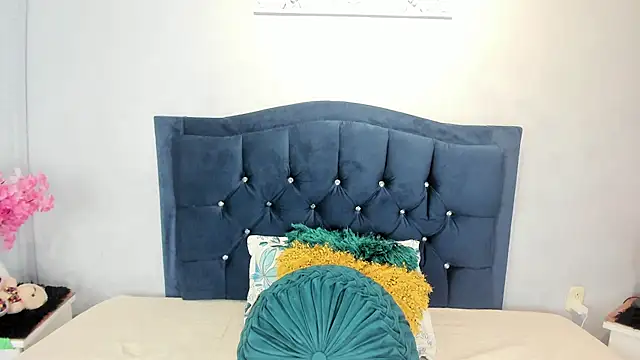 Inaya Khalifa online show from 12-20-25, 04:10