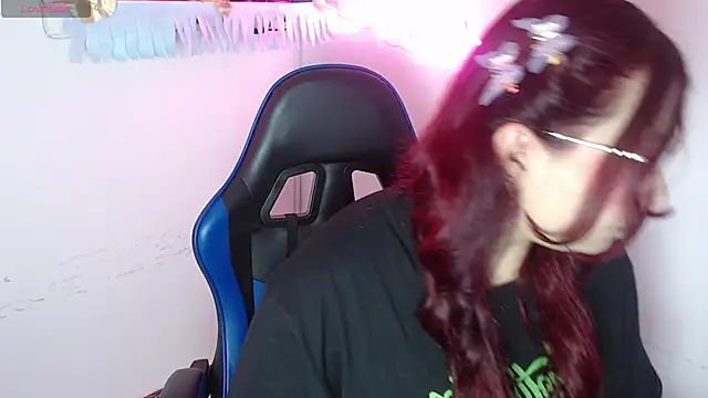 littlee red online show from 11-25-25, 09:04