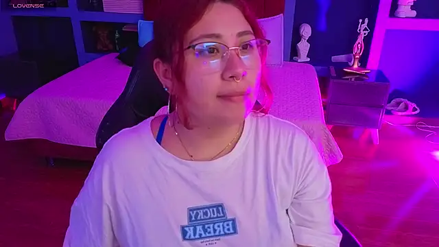 littlee red online show from 02-21-26, 08:44