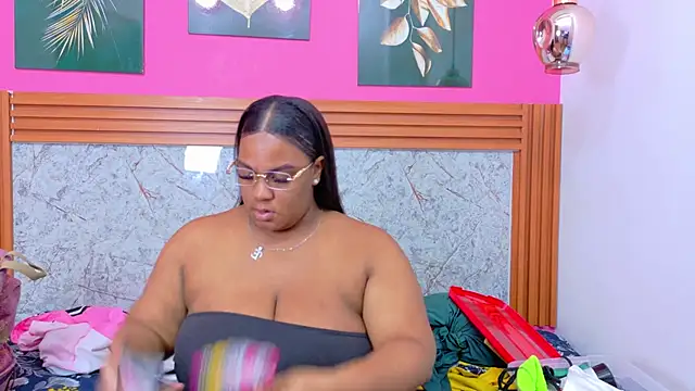 Snapshot of matureahomegirl chatting on 02-20-26, 03:03 matureahomegirl online show from 02-20-26, 03:03