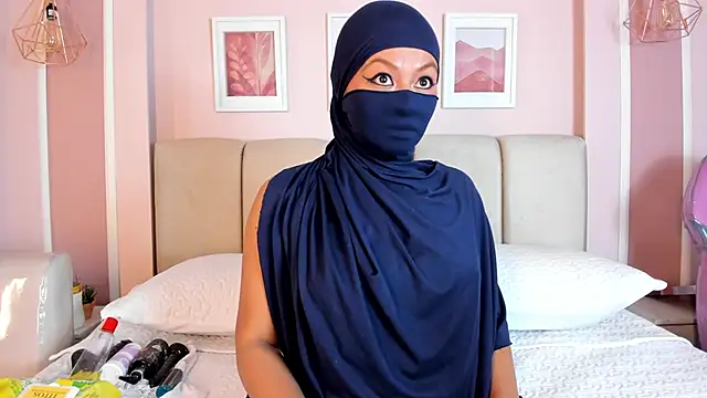 SophiaBeckerr online show from 10-22-25, 07:13