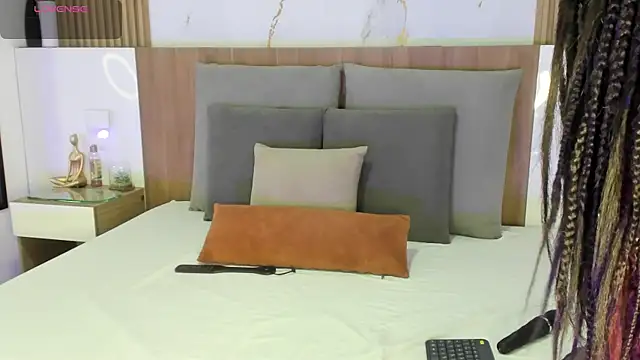 Zhara Lenoire online show from 01-12-26, 03:30