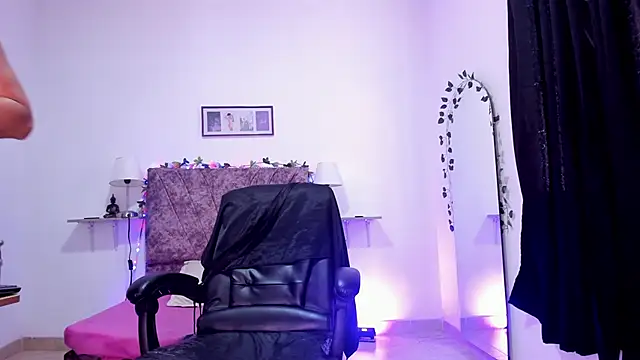 canelaa    online show from 11-08-25, 03:26