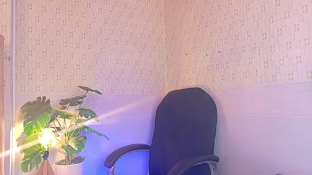 Miia aurora online show from 12-19-25, 11:34