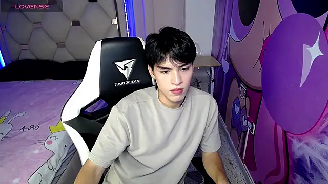 hyun jin  online show from 10-18-25, 08:33