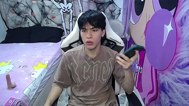 hyun jin  online show from 10-21-25, 07:46