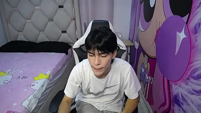 hyun jin  online show from 10-20-25, 08:09