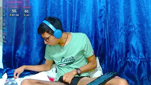 DavTwink3100 online show from 03-26-26, 01:59