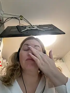 Amelia-Diamond online show from 12-04-25, 07:18