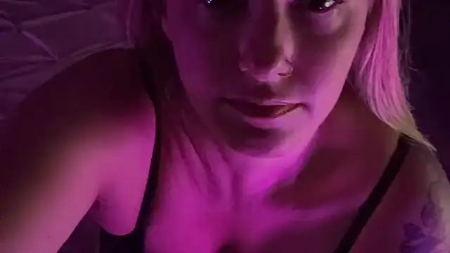 jvixen92 online show from 10-20-25, 05:09