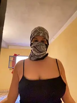 SaraChouchou online show from 10-24-25, 03:00