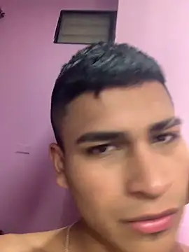 Snapshot of Emiliano_Reyes chatting on 05-09-26, 02:15 Emiliano Reyes online show from 05-09-26, 02:15