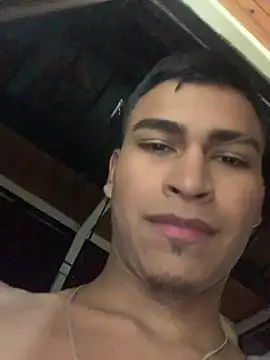 Snapshot of Emiliano_Reyes chatting on 04-25-26, 08:17 Emiliano Reyes online show from 04-25-26, 08:17