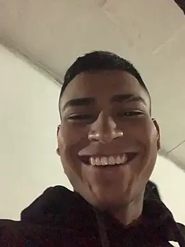 Snapshot of Emiliano_Reyes chatting on 05-27-26, 02:52 Emiliano Reyes online show from 05-27-26, 02:52