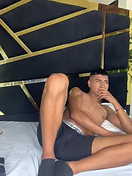 Snapshot of Emiliano_Reyes chatting on 05-20-26, 04:42 Emiliano Reyes online show from 05-20-26, 04:42