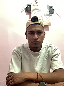 Snapshot of Emiliano_Reyes chatting on 06-03-26, 02:34 Emiliano Reyes online show from 06-03-26, 02:34